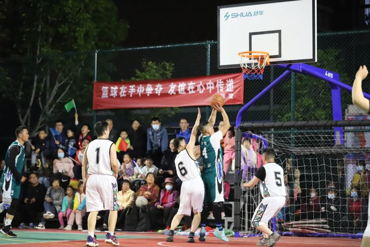 地参与赛事